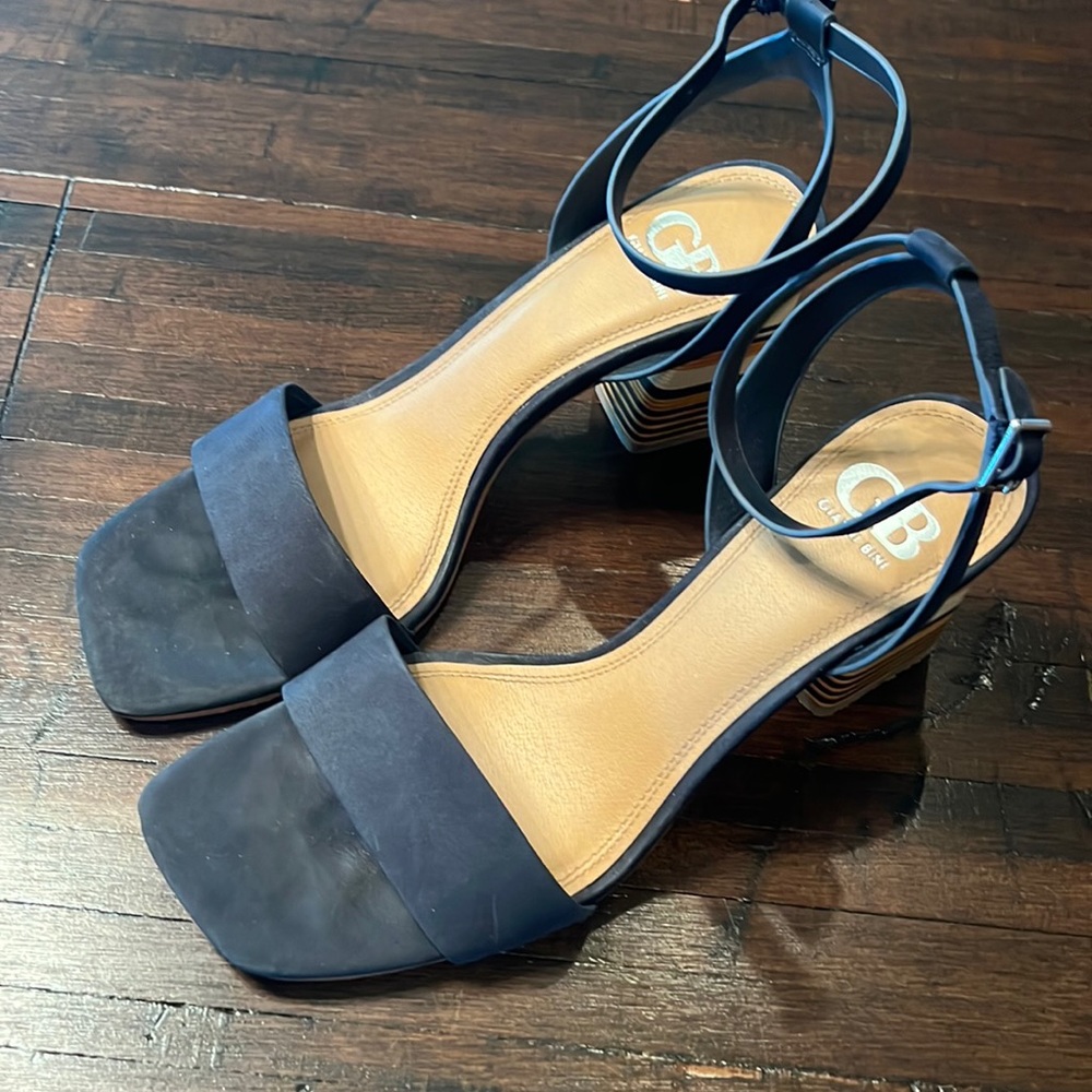 Navy heels
